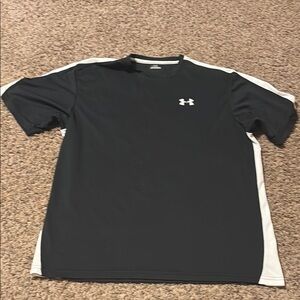 Men’s under Armour short sleeve shirt
